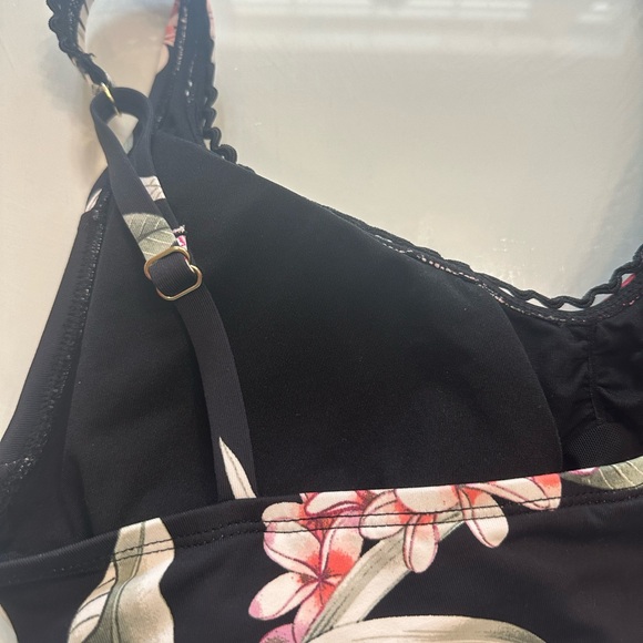 Tommy Bahama tankini size lodge, top size extra large bottom - Picture 4 of 10